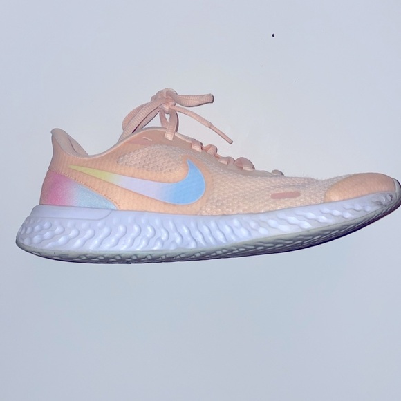 Peach Nikes, women size 6 - Picture 3 of 4